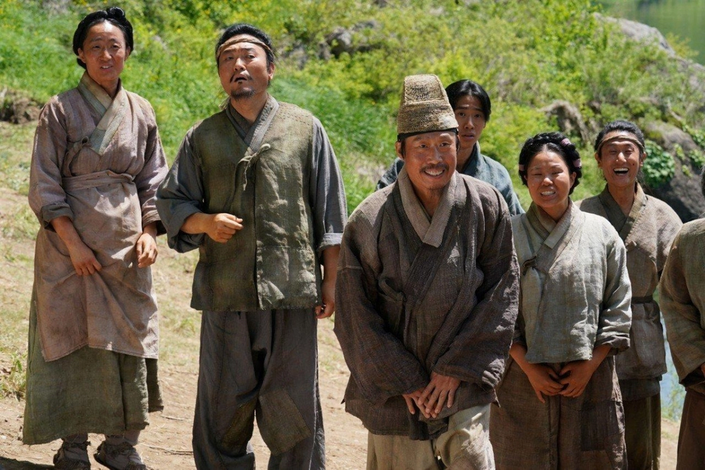 "Dưới bóng điện hạ": Công thức vàng cho điện ảnh Hàn Quốc đã thay đổi - Ảnh 1.