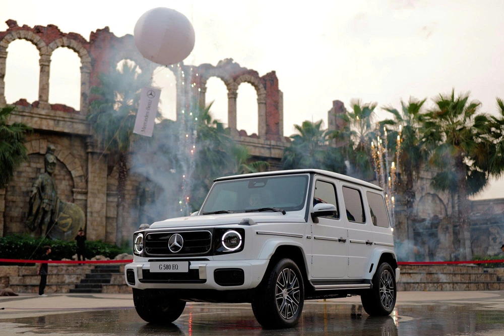 Hành trình xuyên lục địa của hãng xe lâu đời nhất thế giới - Ảnh 1.