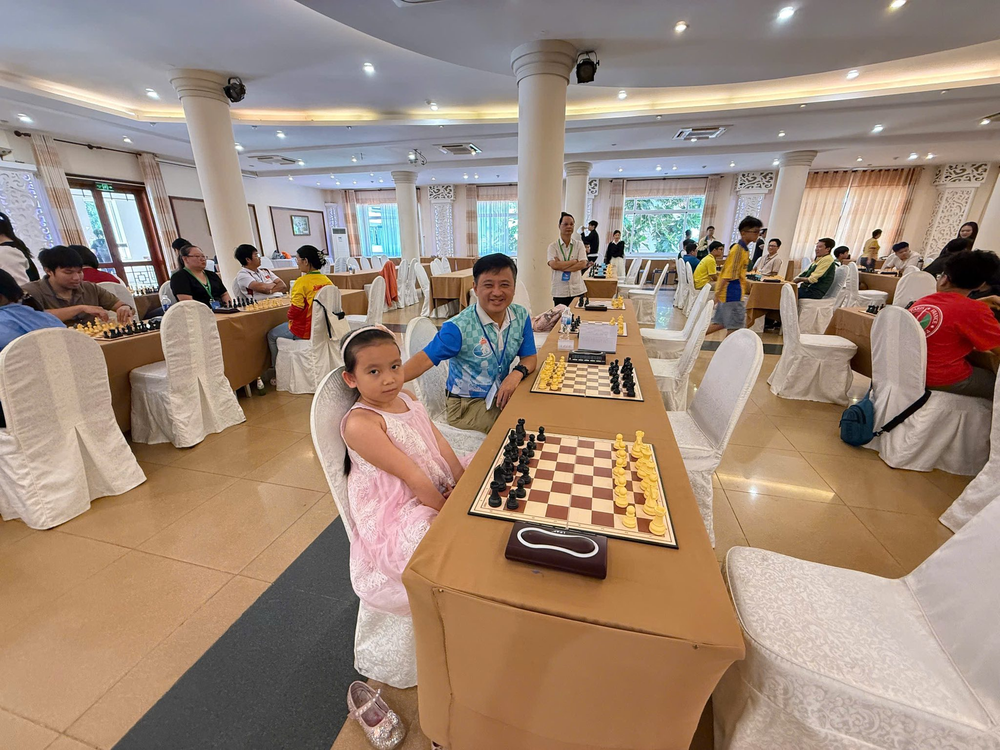 Cờ vua Việt Nam bùng nổ ở giải thế giới: Kỳ thủ 8 tuổi giành huy chương vàng lịch sử - Ảnh 2.