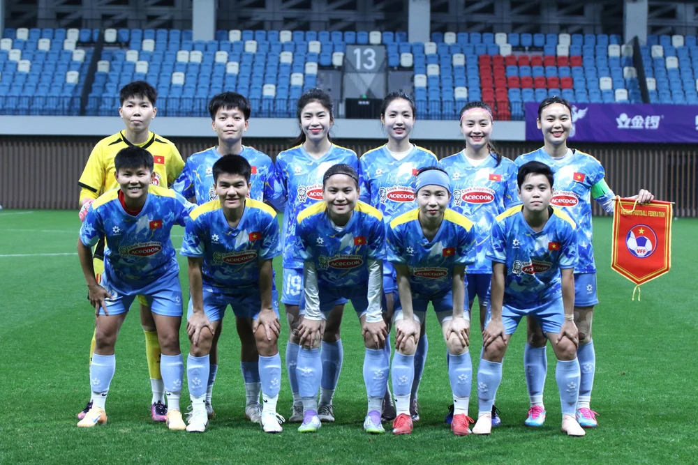 Đội tuyển nữ Việt Nam xếp hạng 37 thế giới, HLV Hoàng Văn Phúc nhận tin mừng - Ảnh 1.