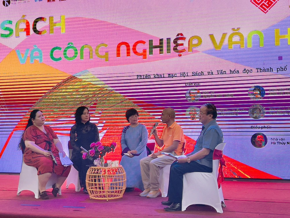 Hà Nội thúc đẩy phát triển văn hóa đọc gắn với công nghiệp văn hóa - Ảnh 1.