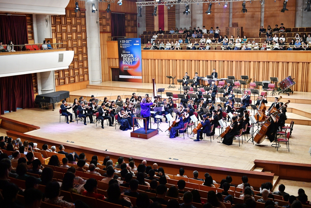 Nữ nhạc trưởng Zahia Ziouani: "Tôi muốn âm nhạc thuộc về mọi không gian" - Ảnh 1.