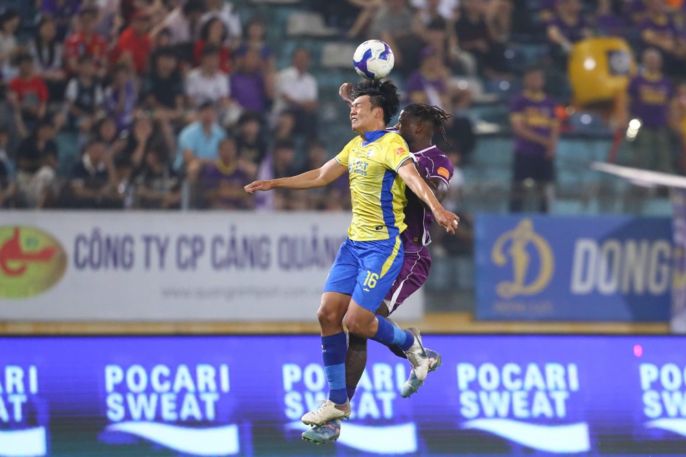 Tin nóng bóng đá Việt hôm nay 23/4: 9 cầu thủ bị treo giò tại vòng 20 V-League; HLV Chu Đình Nghiêm sẽ dẫn dắt CLB Ninh Bình - Ảnh 2.