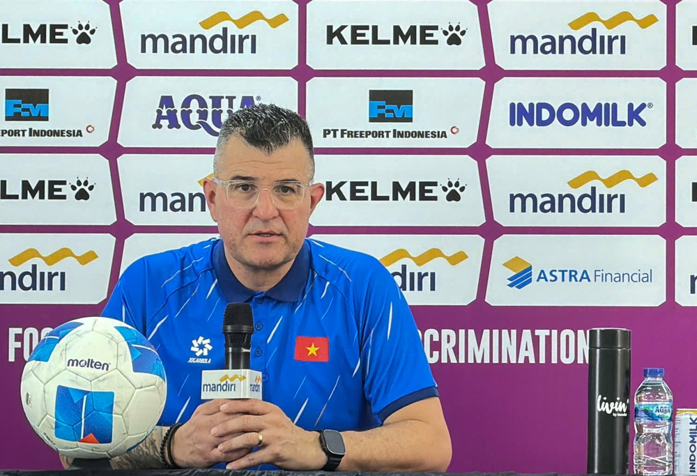 HLV Roland khen U17 Việt Nam, chỉ ra sự thay đổi của Malaysia trong trận chung kết - Ảnh 2.