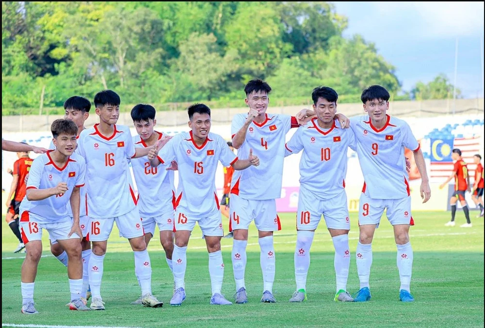 Tin nóng thể thao sáng 22/4: Báo Indonesia chỉ ra 3 cầu thủ U17 Việt Nam hay nhất trước trận gặp Australia - Ảnh 1.