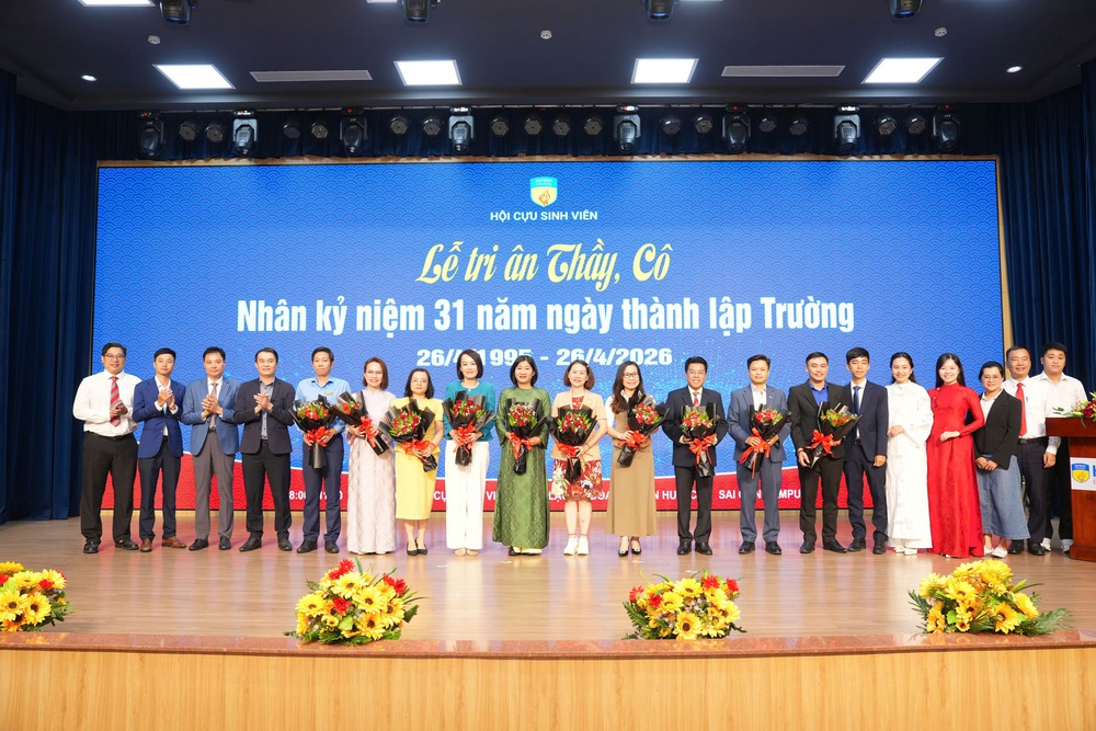 Lễ tri ân thầy cô nhân và Dấu ấn doanh nhân HUTECH - Ảnh 1.