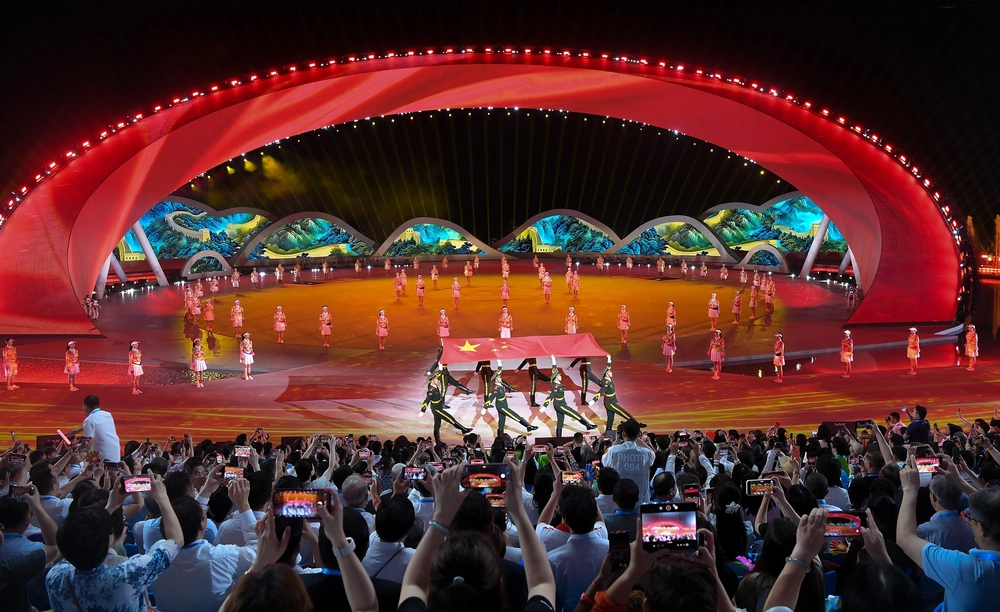 Lễ khai mạc Đại hội Thể thao Bãi biển châu Á 2026: Rực rỡ trong đêm hội của biển và bầu trời - Ảnh 4.