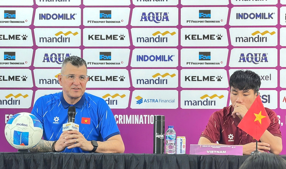 HLV Cristiano Roland đi v&agrave;o lịch sử khi đưa U17 Việt Nam v&agrave;o chung kết U17 Đ&ocirc;ng Nam &Aacute; - Ảnh 1.