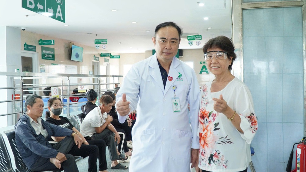 Bệnh viện Mắt Sài Gòn Cần Thơ chạm mốc 1.000 lượt phẫu thuật Phaco không dao thành công - Ảnh 1.