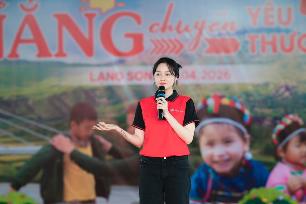 Bảo Anh mang niềm vui đến trẻ em vùng biên cương - Ảnh 3.