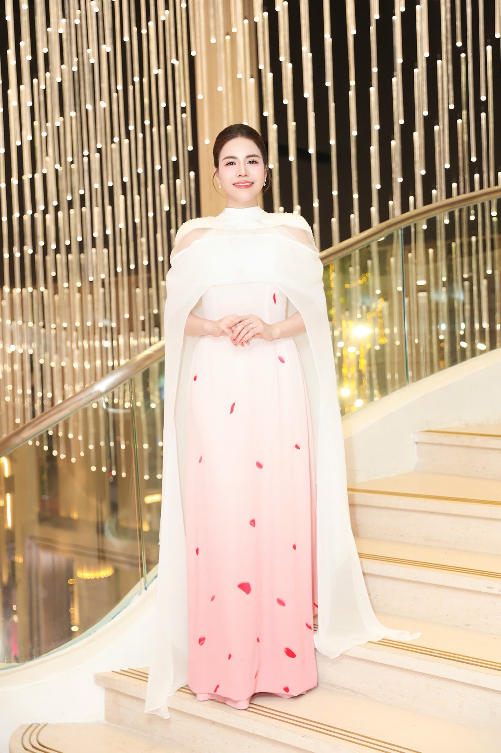 NTK Thoa Trần mang "Bản sắc ngàn năm" tới Mrs Earth Vietnam 2026 - Ảnh 2.