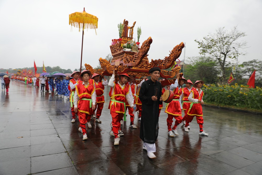 Giỗ Tổ Hùng Vương: Gìn giữ nghi lễ truyền thống trong đời sống đương đại - Ảnh 2.