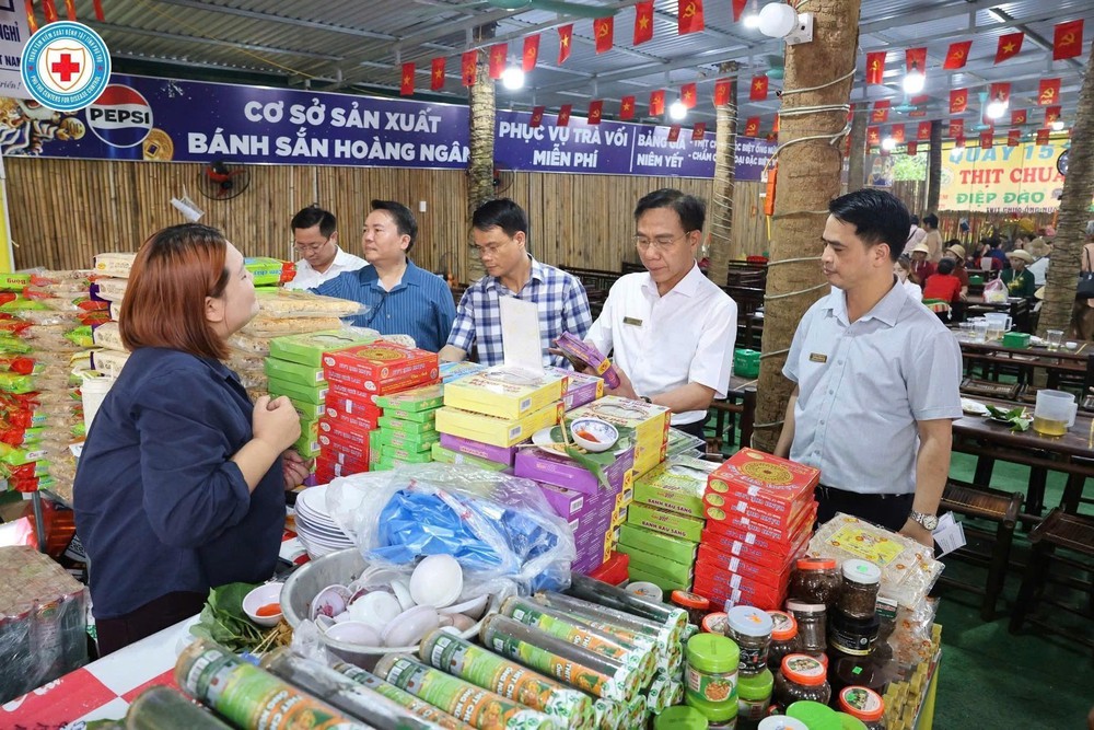 Giỗ Tổ Hùng Vương: Đảm bảo an toàn sức khỏe cho người dân và du khách - Ảnh 2.