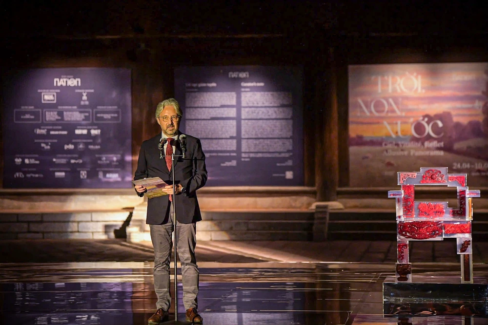 Hà Nội: Triển lãm 20 tác phẩm hội họa tiêu biểu của Vua Hàm Nghi - Ảnh 2.