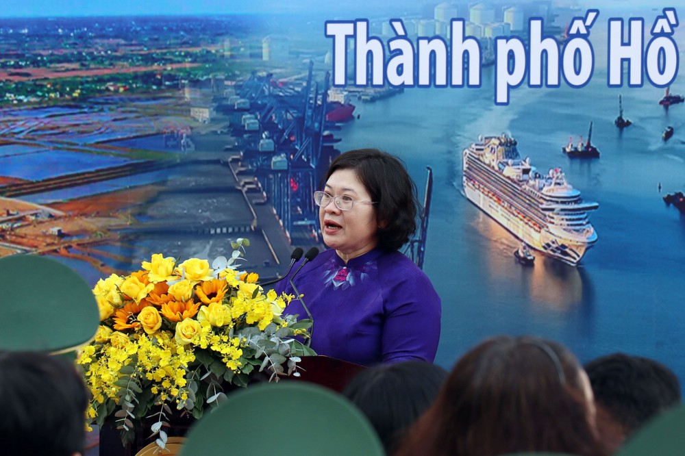 Khai mạc Triển lãm ảnh “Việt Nam - Một dải non sông” - Ảnh 1.