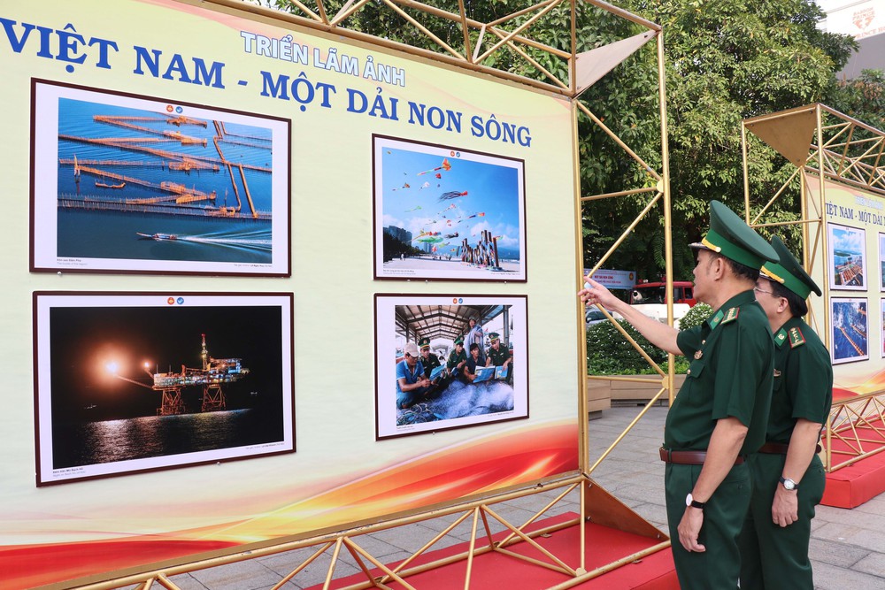 Khai mạc Triển lãm ảnh “Việt Nam - Một dải non sông” - Ảnh 8.