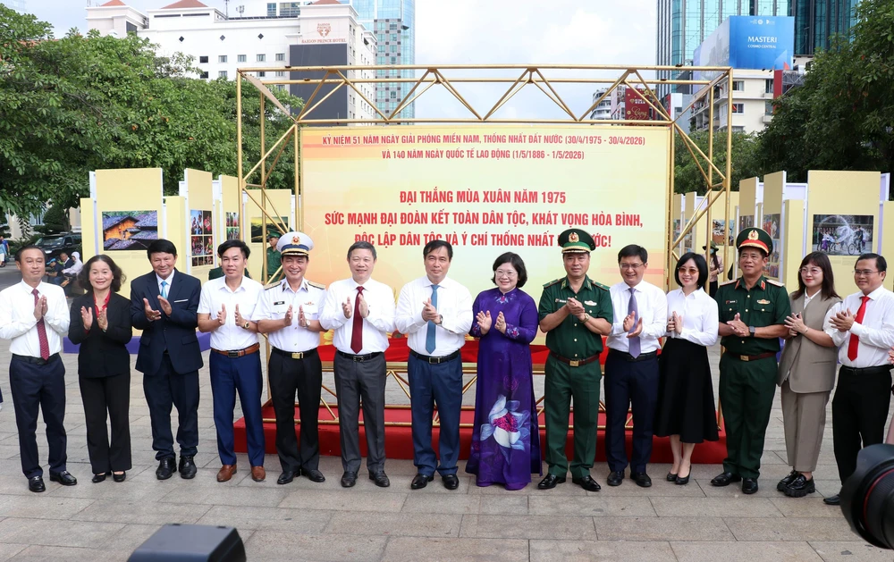 Khai mạc Triển lãm ảnh “Việt Nam - Một dải non sông” - Ảnh 2.