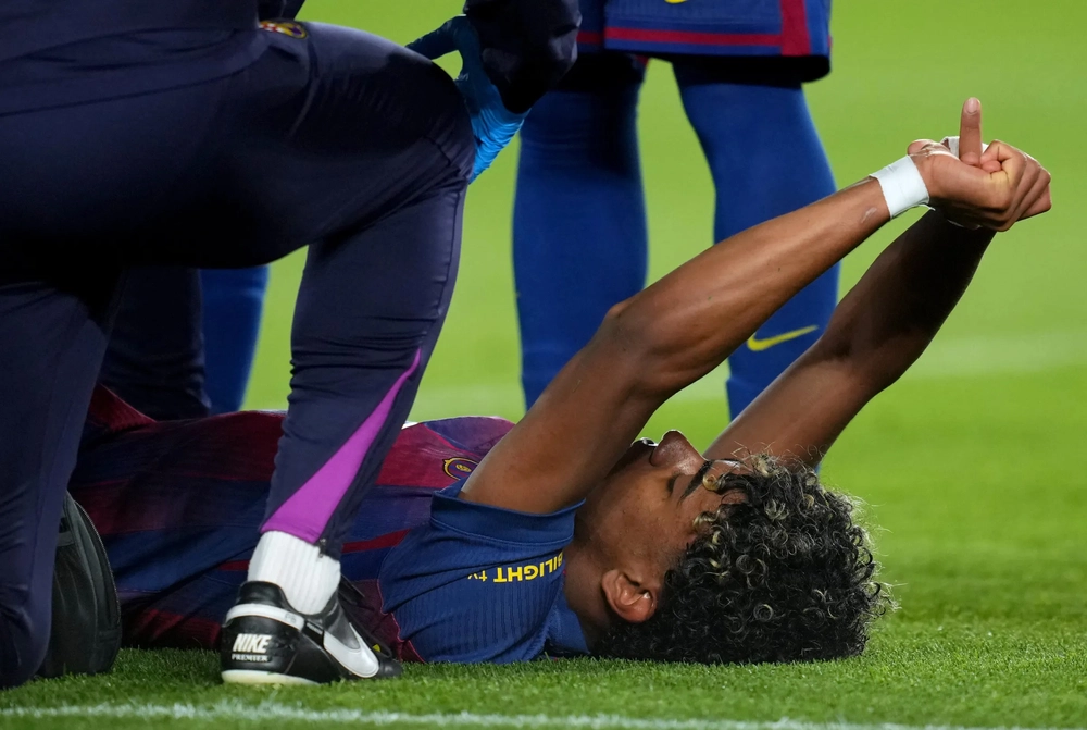 Lamine Yamal chấn thương khá nặng, có thể lỡ hẹn World Cup 2026 - Ảnh 1.