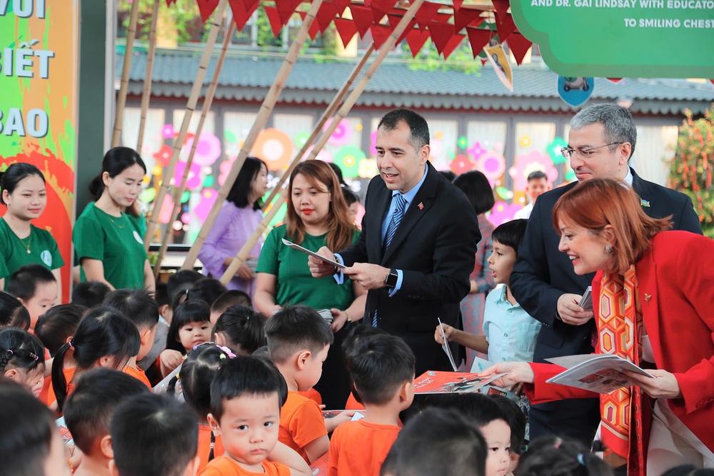 "Chiếc túi của mẹ", "Tấm chăn của bố": Khi tình yêu gia đình được kể bằng những điều giản dị  - Ảnh 6.