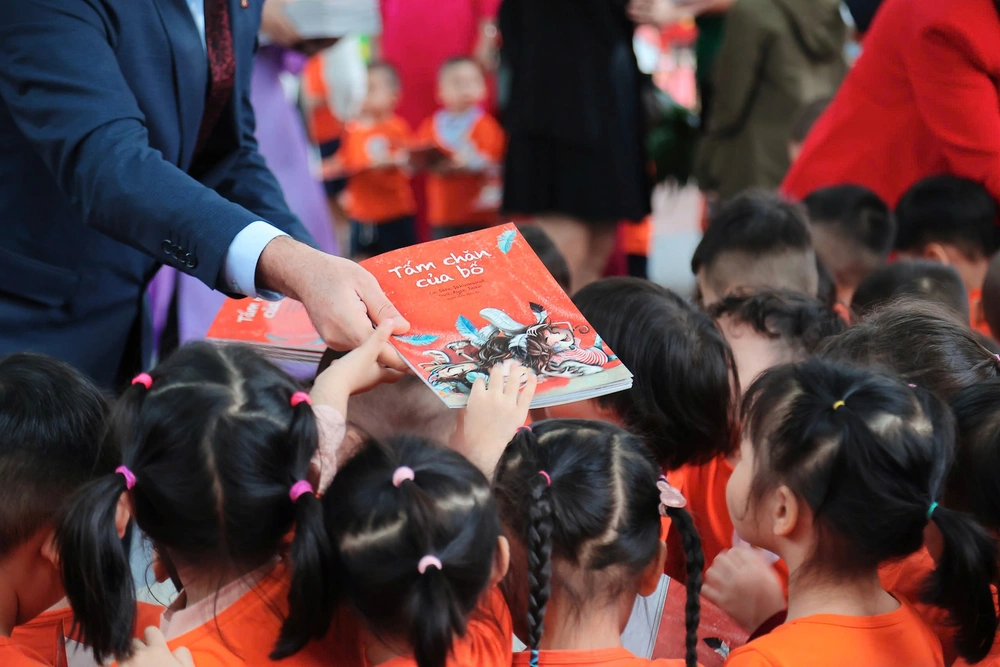 "Chiếc túi của mẹ", "Tấm chăn của bố": Khi tình yêu gia đình được kể bằng những điều giản dị  - Ảnh 7.