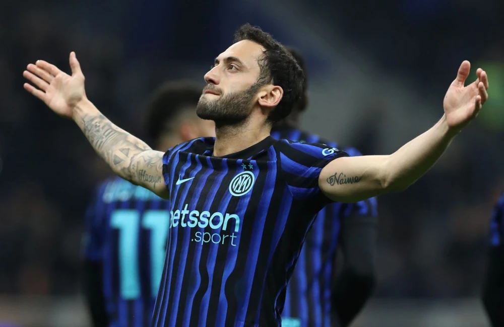 Inter Milan giữ chân Calhanoglu