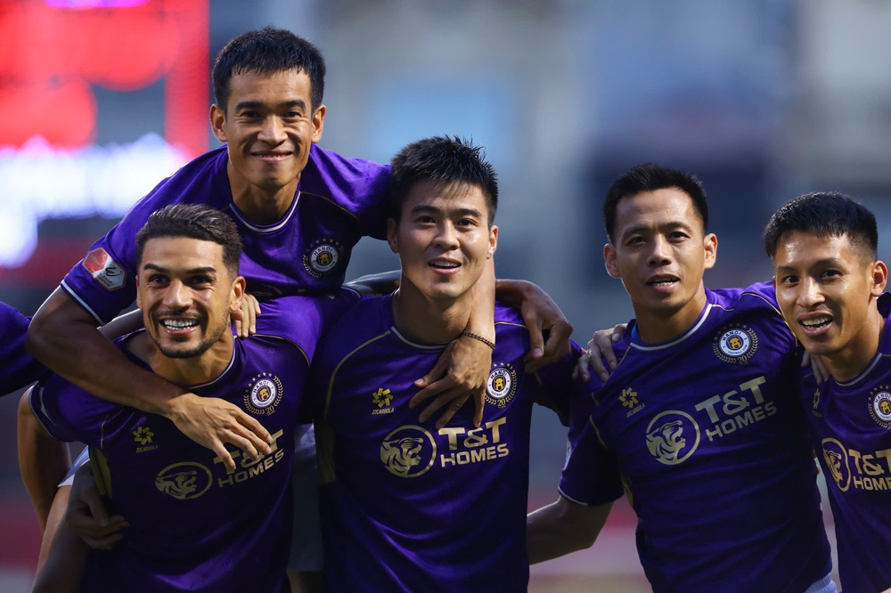 Cựu binh Văn Quyết, Hùng Dũng lên tiếng, Hà Nội FC trở lại đúng lúc - Ảnh 2.