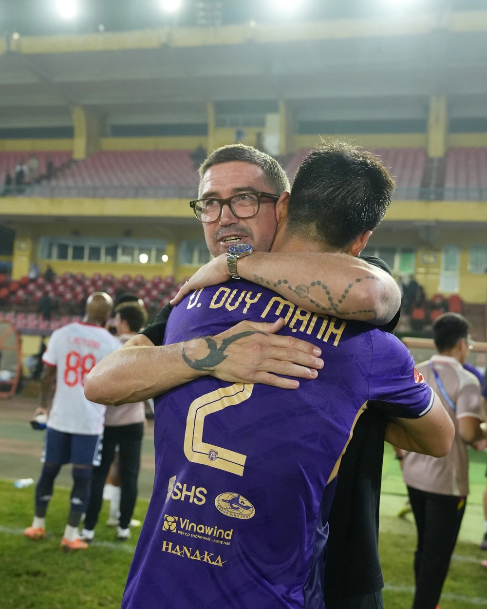 HLV Kewell: 'Sân tập CLB Hà Nội giờ như Wembley' - Ảnh 2.