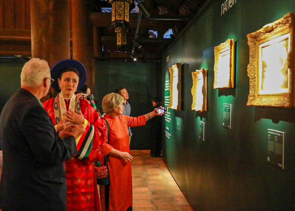 Triển lãm 'Trời, Non, Nước' của vua Hàm Nghi: Lời tự sự của một vị vua xa xứ - Ảnh 3.