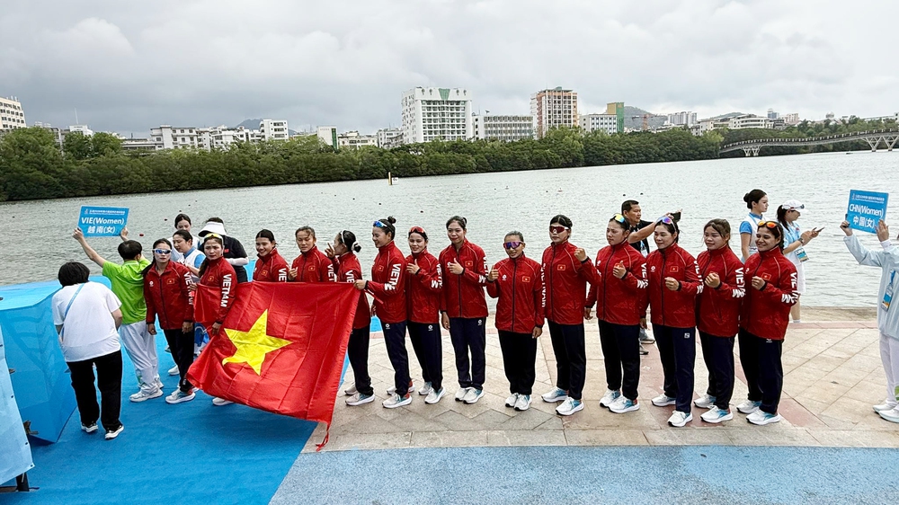 Tuyển đua thuyền rồng nữ Việt Nam giành HCB tại Đại hội Thể thao bãi biển châu Á 2026 - Ảnh 1.
