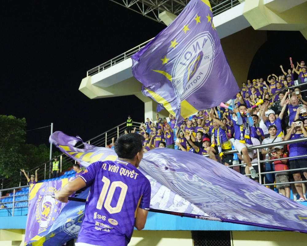 Văn Quyết "gây bão" khi nhắc về Hoàng Đức, cuộc đua với Ninh Bình thêm nóng rực - Ảnh 2.