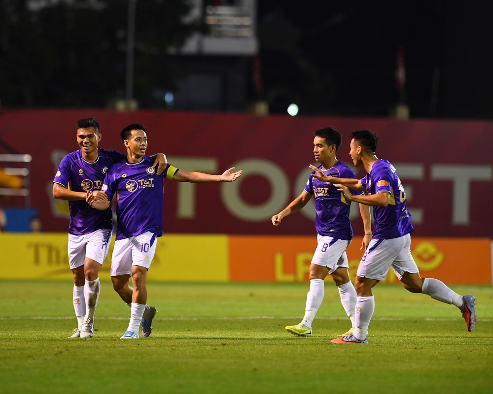 Văn Quyết "gây bão" khi nhắc về Hoàng Đức, cuộc đua với Ninh Bình thêm nóng rực - Ảnh 1.