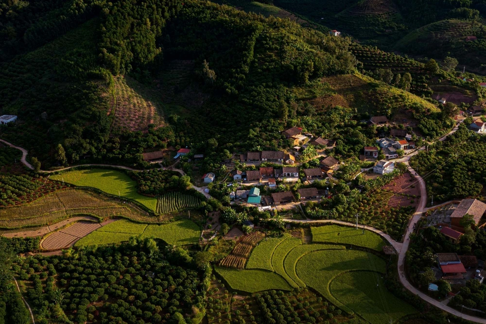 Bắc Hoa – vẻ đẹp nguyên sơ từ nếp nhà đất đến nhịp sống bản địa - Ảnh 4.