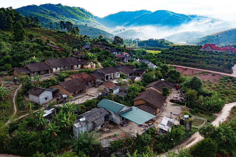 Bắc Hoa – vẻ đẹp nguyên sơ từ nếp nhà đất đến nhịp sống bản địa - Ảnh 2.