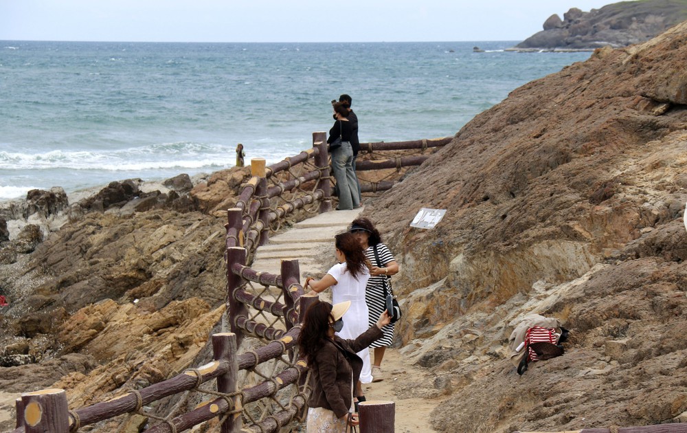  Du lịch biển tiếp tục “lên ngôi” trong dịp nghỉ lễ - Ảnh 5.