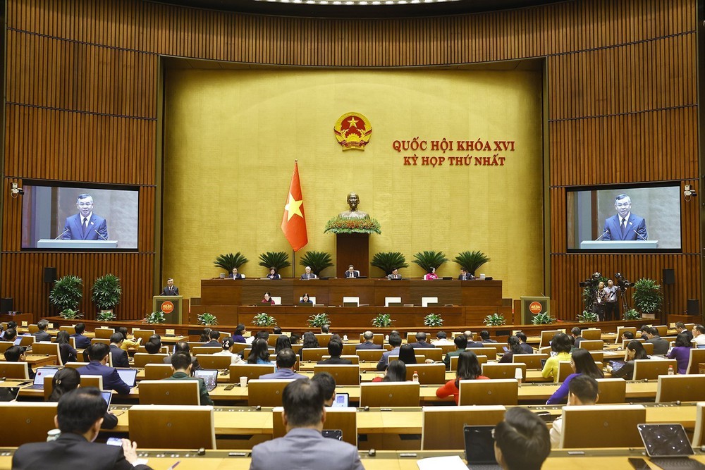 Quốc hội biểu quyết thông qua các nghị quyết và luật - Ảnh 3.