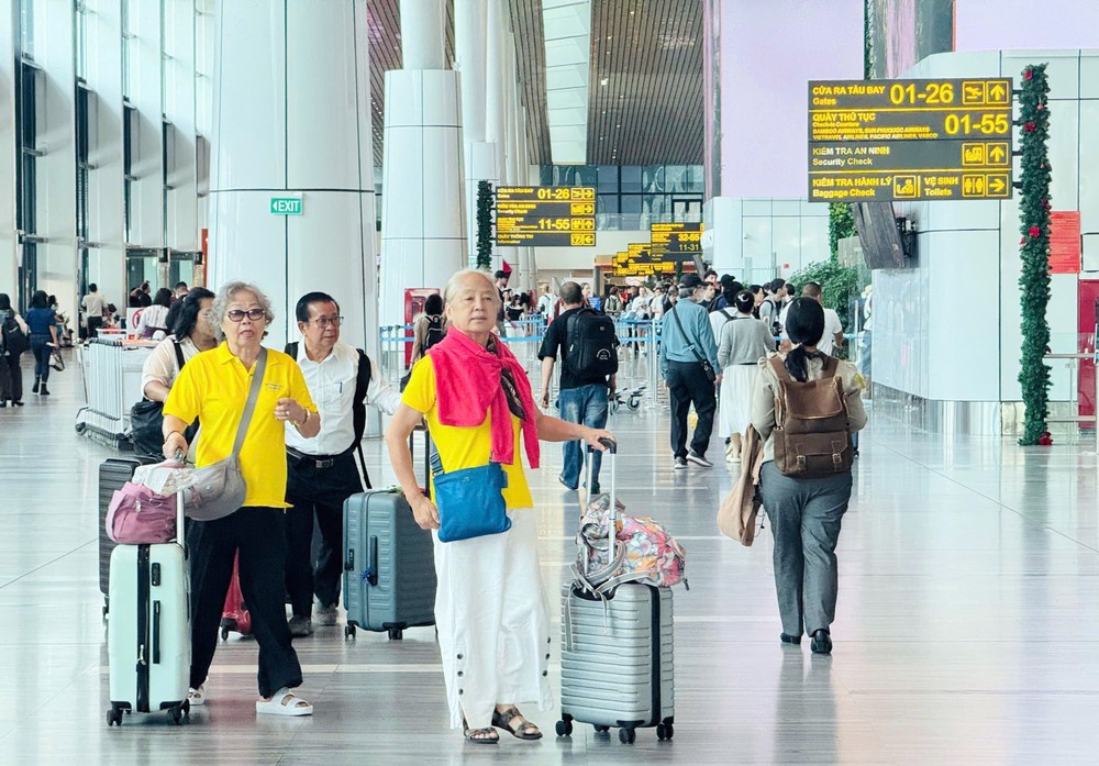 Sân bay Tân Sơn Nhất phục vụ 750 chuyến bay mỗi ngày dịp Giỗ Tổ, 30/4 và 1/5 - Ảnh 3.