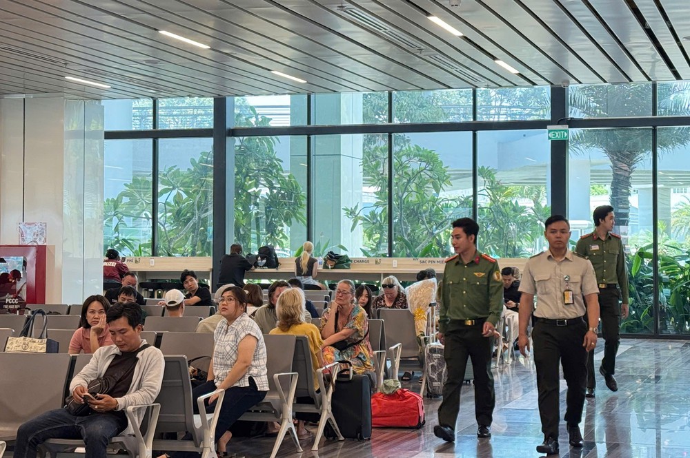 Sân bay Tân Sơn Nhất phục vụ 750 chuyến bay mỗi ngày dịp Giỗ Tổ, 30/4 và 1/5 - Ảnh 2.