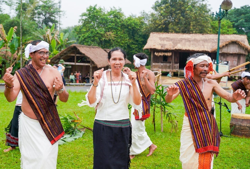 Ngày Văn hóa 24/11: Mở rộng không gian thụ hưởng văn hóa cho người dân - Ảnh 2.