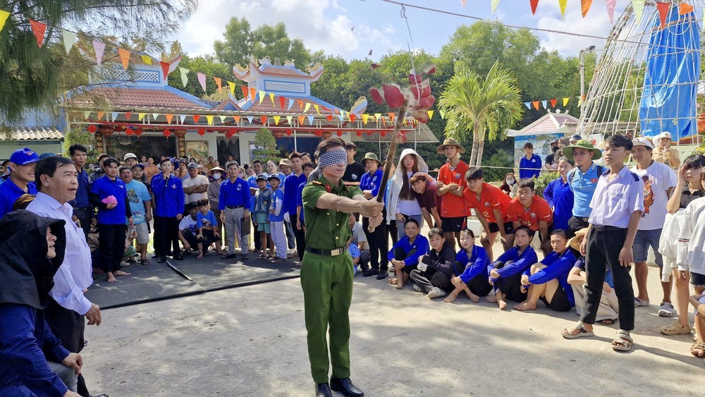 Đặc sắc lễ hội Nghinh Ông Gành Hào - Ảnh 2.