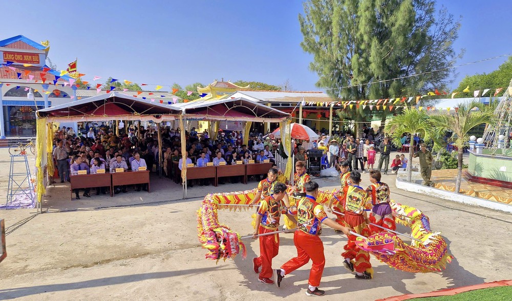 Đặc sắc lễ hội Nghinh Ông Gành Hào - Ảnh 1.