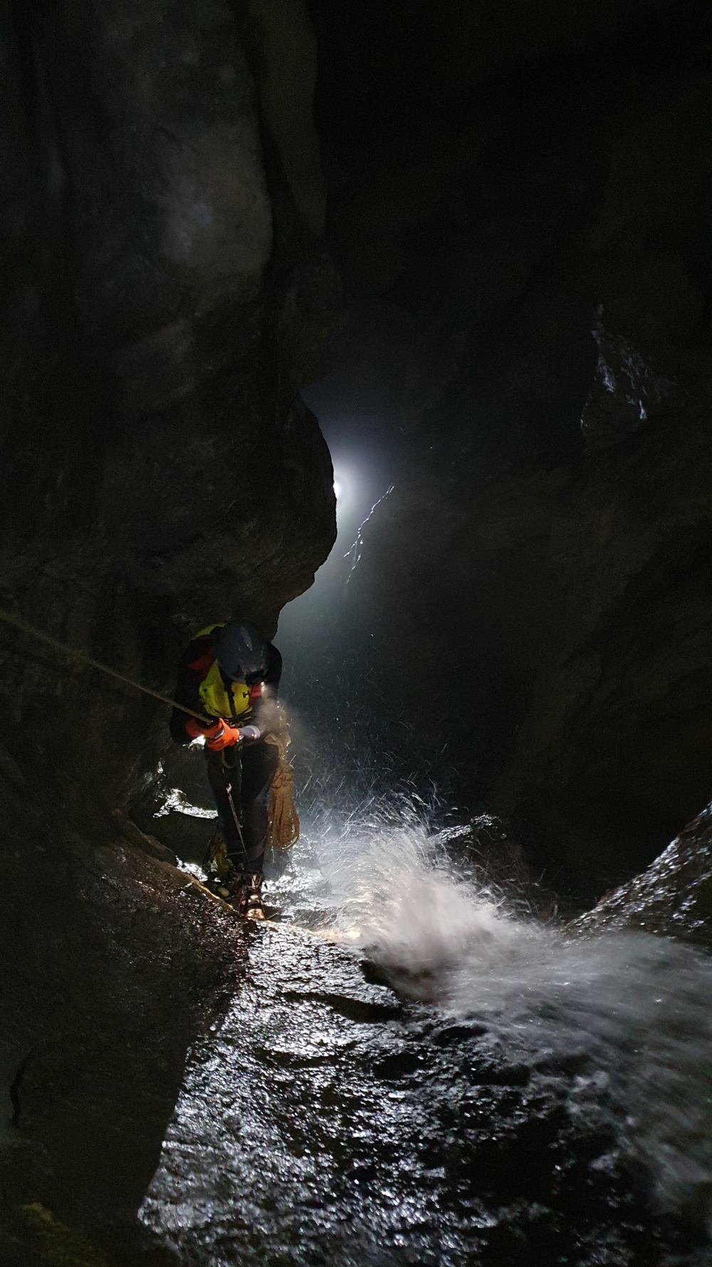 Phát hiện nhiều hang động mới tại Phong Nha - Kẻ Bàng - Ảnh 4.