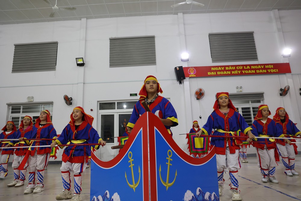 Giữ gìn văn hóa vùng biển qua điệu hò bả trạo - Ảnh 1.