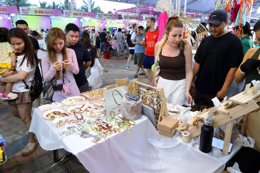 Đà Nẵng bùng nổ khai mạc mùa du lịch biển 2026, khuấy động “mùa hè rực rỡ” - Ảnh 6.