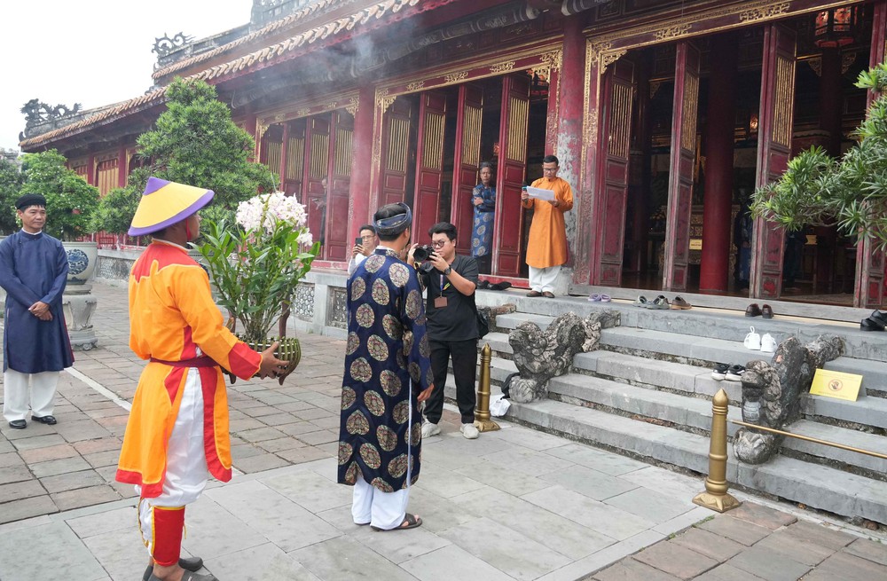 Tái hiện Lễ “Cung tiến kỳ hoa dị thảo” trong Đại Nội Huế - Ảnh 6.