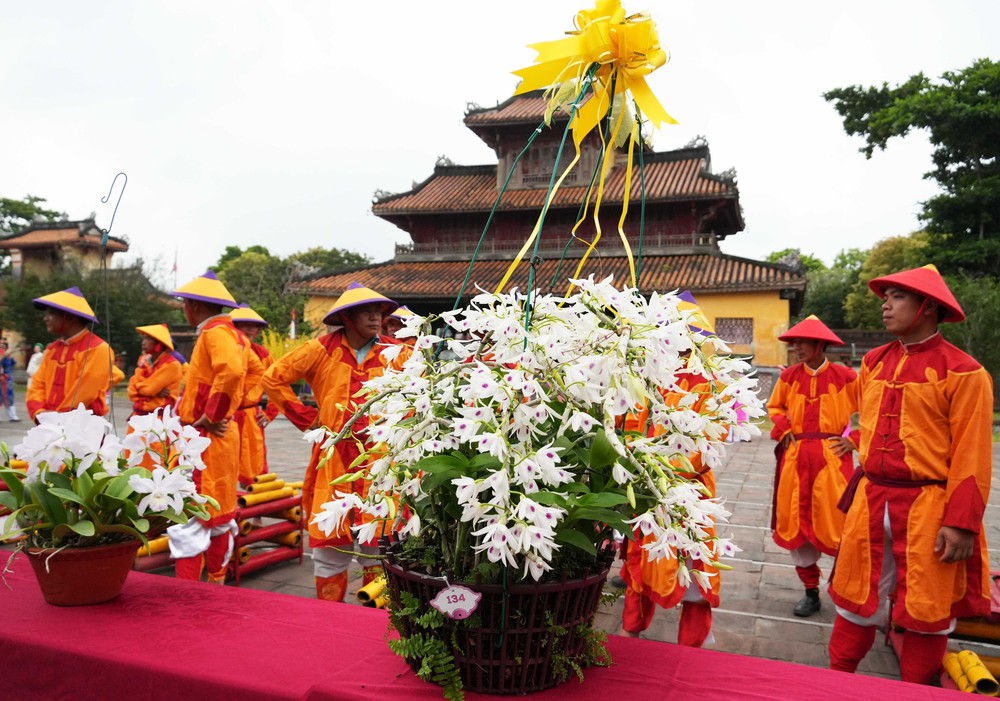 Tái hiện Lễ “Cung tiến kỳ hoa dị thảo” trong Đại Nội Huế - Ảnh 1.