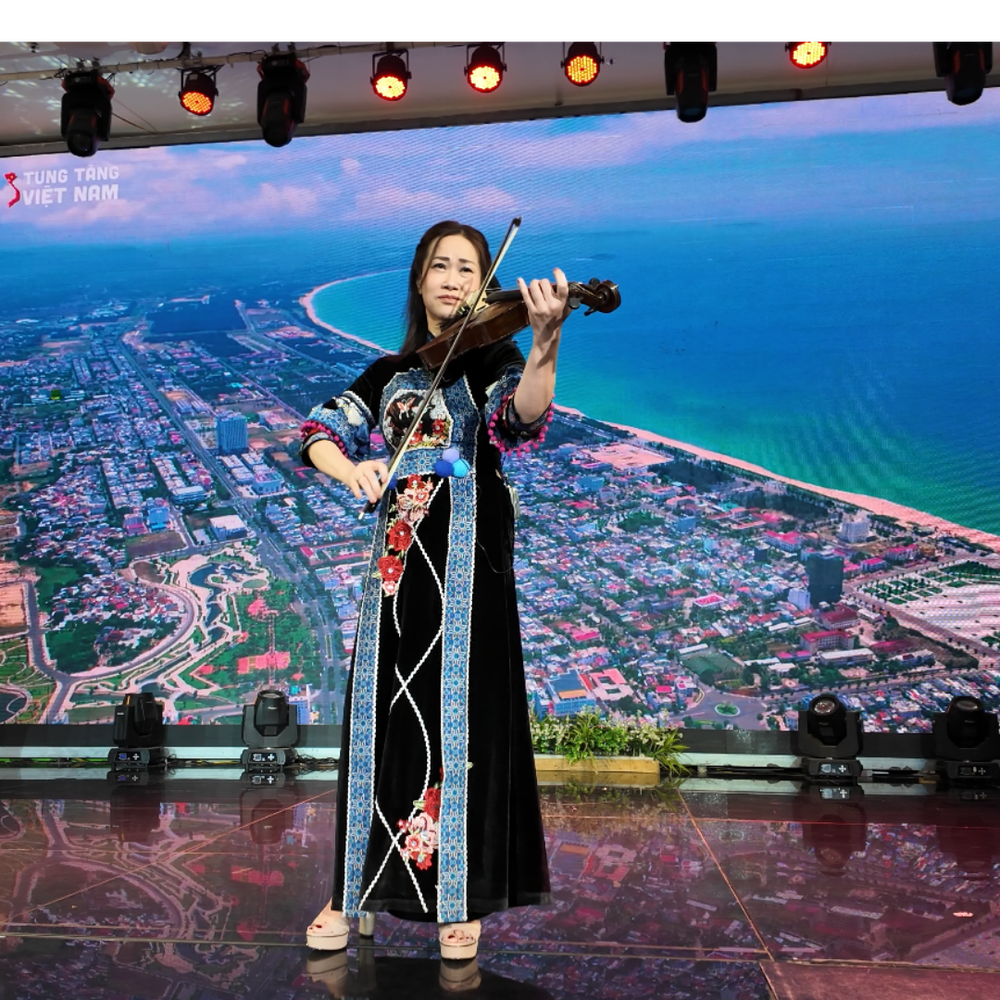 Từ tiếng đàn ở Bệnh viện Bạch Mai đến dự án Save The World của nghệ sĩ Nguyệt Thu - Ảnh 2.