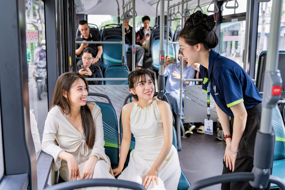 Hành trình 7 năm VinBus đưa xe buýt xanh trở thành lựa chọn tin cậy của người dân đô thị - Ảnh 4.