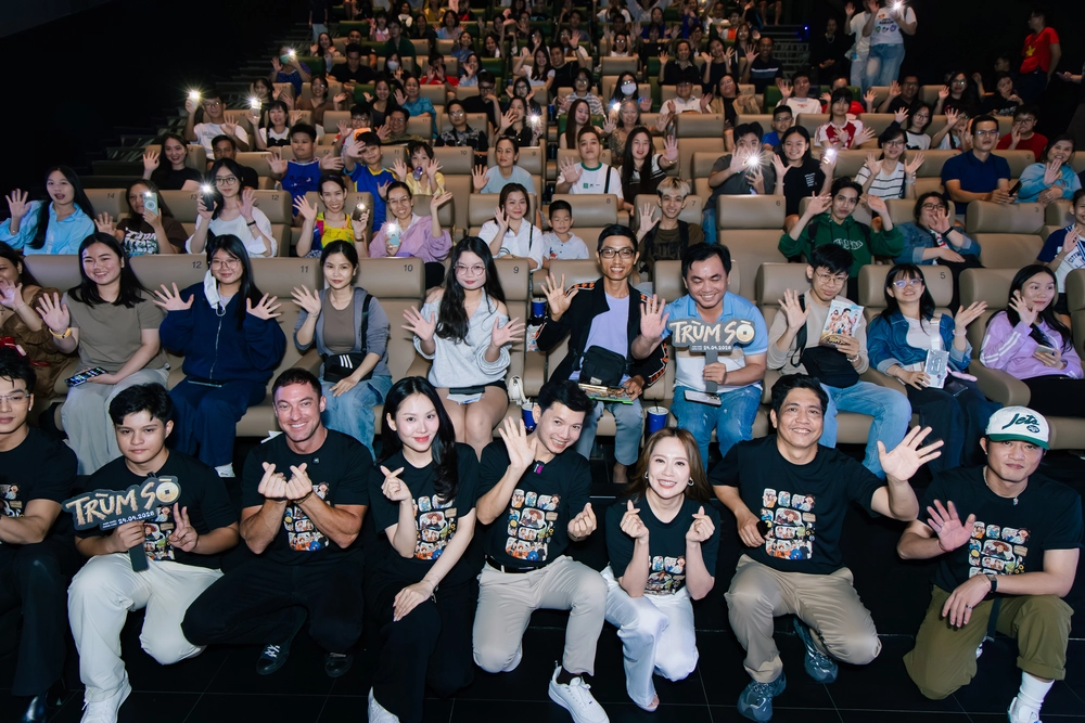 Dàn sao “Trùm Sò” chiều fan hết nấc trong cinetour - Ảnh 4.