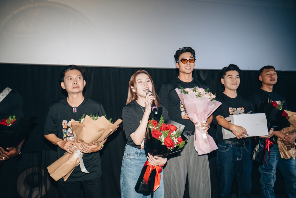 Dàn sao “Trùm Sò” chiều fan hết nấc trong cinetour - Ảnh 2.