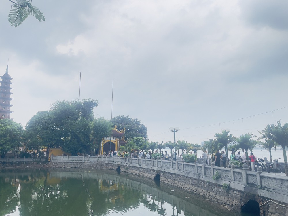 Các di tích, danh thắng ở Hà Nội hút khách dịp nghỉ lễ Giỗ Tổ Hùng Vương - Ảnh 4.
